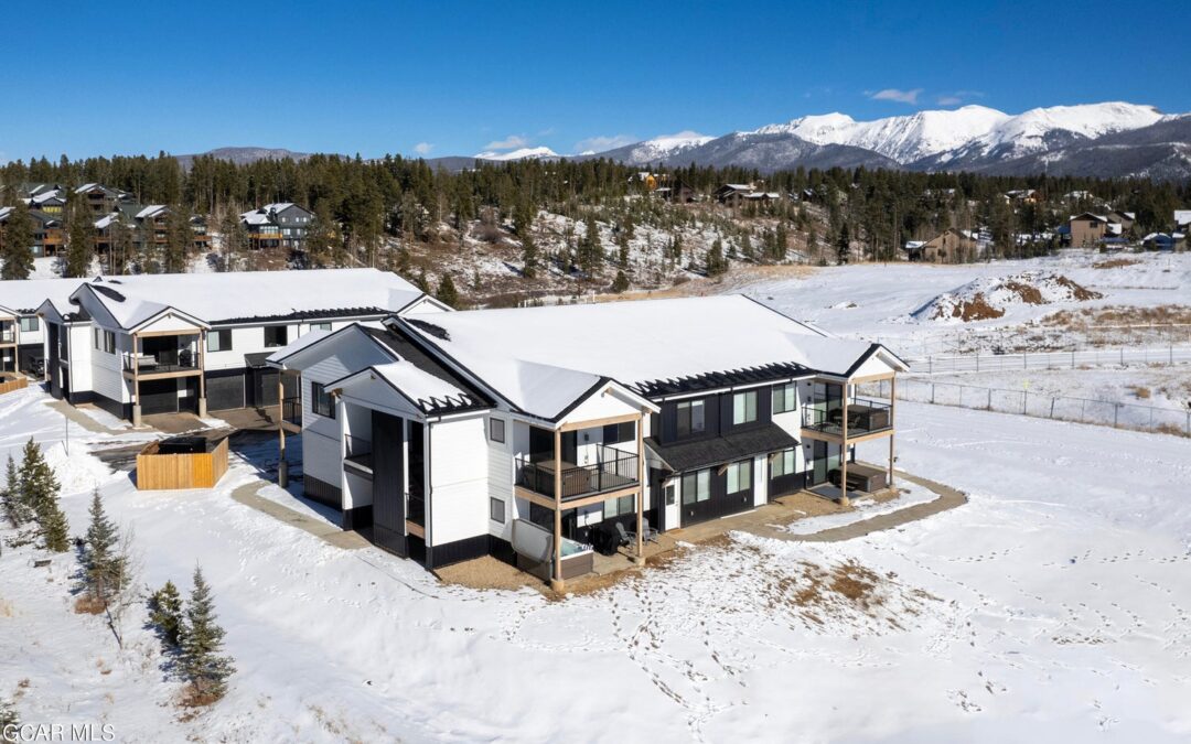 Artistic Condo in Fraser with Resort Views